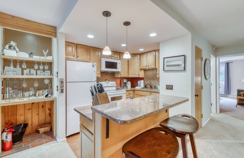 Warren Condo | Ski-In/Ski-Out Second-Floor Condo w/Free WiFi, Mountain Views, & a Shared Pool