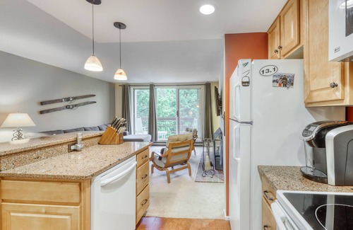 Warren Condo | Ski-In/Ski-Out Second-Floor Condo w/Free WiFi, Mountain Views, & a Shared Pool