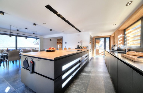 Les Houches Ski Chalet | Ski in/Ski out stunning modern chalet with indoor pool and spa