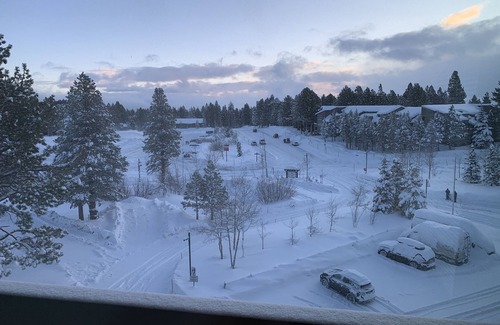 Mammoth Lakes Condo | Ski-In/Ski-Out - Top Floor - Juniper Spring Lodge Unit 533