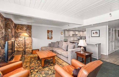 Snowmass Village Condo | Ski-in/ski-out, Stonebridge Condo 933, 2 Bdrm Den 3 BA