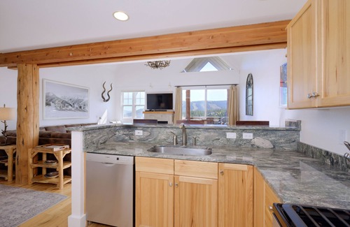Saddle Ridge House | Ski-in/Ski-out w/Private Hot Tub in Moonlight Basin - Saddle Ridge - Black Bear Chalet