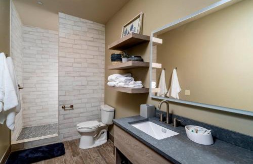 Sisters Hotel | Ski Inn Taphouse Hotel