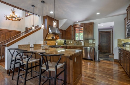 Truckee Villa | Ski Lease from December 1st-April 30th Villa with 3 Ensuite bedrooms in Truckee