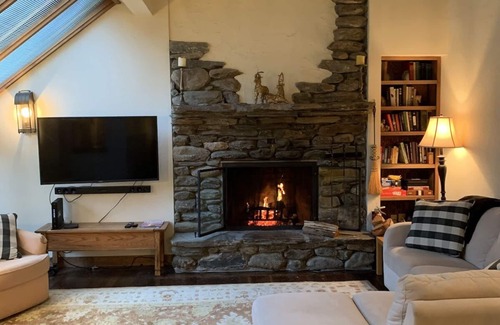 Plymouth Condo | Ski & Mountain Getaway-Minutes to Okemo, Killington, Long Trail, and many lakes!