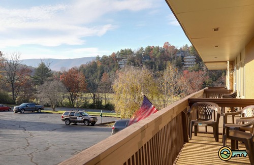 Mount Jackson Condo | Ski/MTB/Golf Condo (#126) - Slope side | Wonderful mountain & golf course views!