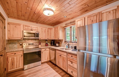 Village at Camelback House | Ski On/Off Camelback,Snowtubing,Pool,Waterparks,Paintball,Casino,Tennis,Zip-Line