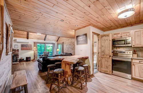 Village at Camelback House | Ski On/Off Camelback,Snowtubing,Pool,Waterparks,Paintball,Casino,Tennis,Zip-Line