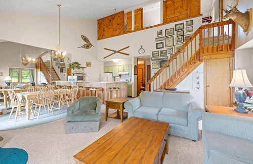 Stratton Mountain Condo | Ski on Ski Off Obertal E Building