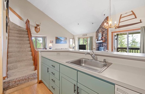 Stratton Mountain Condo | Ski on Ski Off Obertal E Building