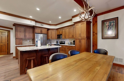 Deer Valley Condo | Ski sanctuary with private hot tub - adjacent to slopes & on free bus line
