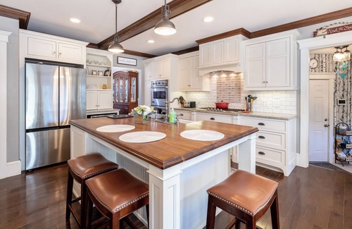 Laconia House | Ski-Snowmobile-Hike-Boat-Swim-Fall Foliage-Concerts: Large home, 3 levels of FUN