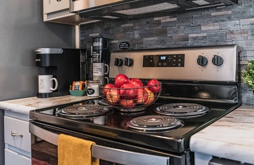 Woodland Park House | Ski & Soak: Santacon 2BR w/Jacuzzi & BBQ