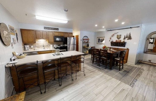 Red River Condo | Ski View 6 - In town - On Main Street - End Unit - WiFi - Private Balcony - Trai