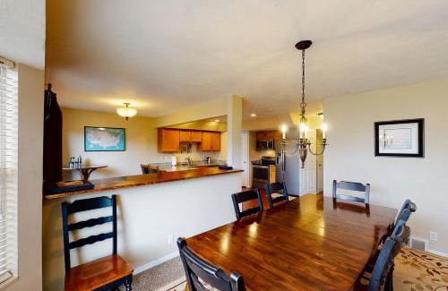 Cottonwood Heights House | Skier's Four-Leaf Clover