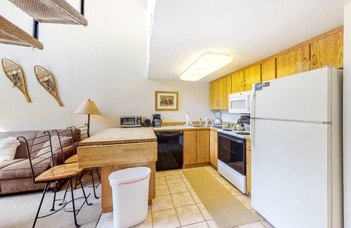 East Village at Copper Apartment | Skier studio with ski views, shared hot tub and sauna - close to ski lifts