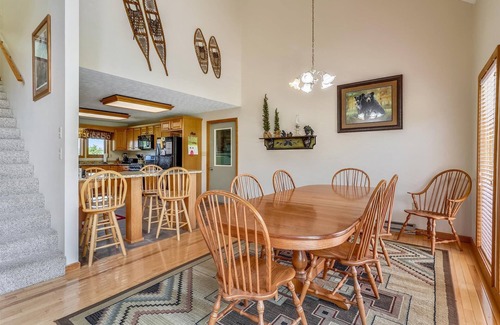 Timberline House | Skiing, Biking, Boating, and Hiking at Rock Wall Inn!