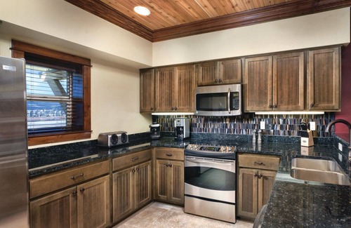 Grand Elk Ranch Resort | Skiing, snowmobiling, ice fishing, dog sledding, and much more!