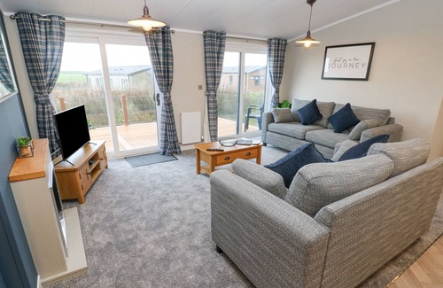 Hasguard Cross Cottage | SKOMER LODGE, family friendly, with a garden in Broad Haven