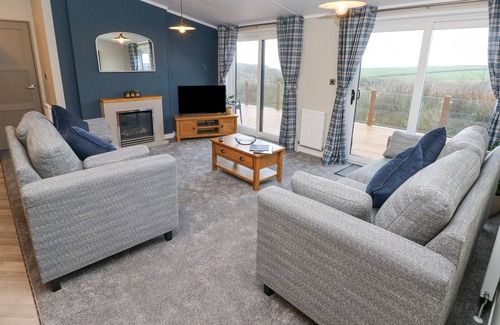 Hasguard Cross Cottage | SKOMER LODGE, family friendly, with a garden in Broad Haven