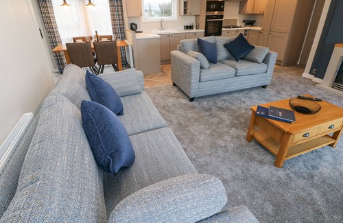 Hasguard Cross Cottage | SKOMER LODGE, family friendly, with a garden in Broad Haven