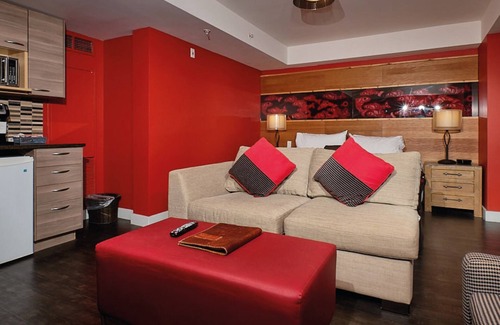 Crosstown Hotel | Skwachàys Lodge