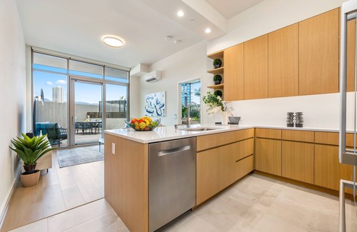 Ala Moana Condo | Sky Ala Moana: private patio/walk to pool/12 ft. ceiling