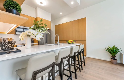 Ala Moana Condo | Sky Ala Moana: private patio/walk to pool/12 ft. ceiling