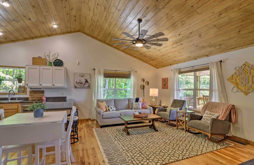 Marble Cabin | ‘Sky Blue Overlook’ - Hot Tub & Screened Porch!