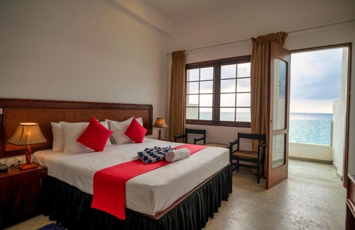 Hettimulla Hotel | Sky Breeze Right On The Beach