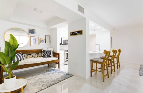Brickell Apartment | Sky High 31st Floor Condo W Parking