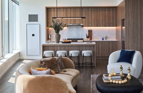 The Loop Apartment | Sky-High Living: Lake Views, Elite Experience