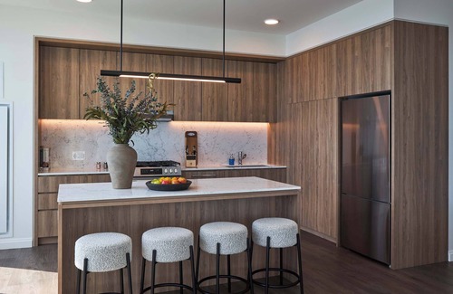 The Loop Apartment | Sky-High Living: Lake Views, Elite Experience