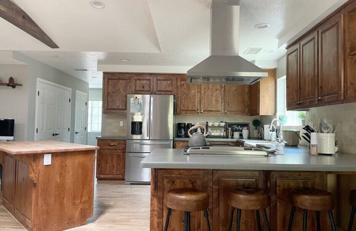 Wrightwood Cabin | Sky Lodge|Near Village, Family/Pet friendly