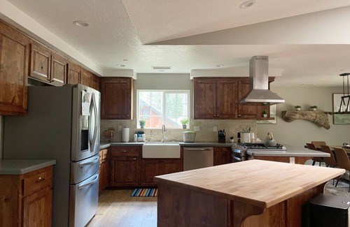 Wrightwood Cabin | Sky Lodge|Near Village, Family/Pet friendly