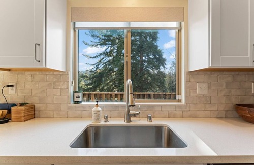 Twin Peaks Cabin | Sky Ridge Cabin · Culdesac w/Level Entry Access & Entertainment