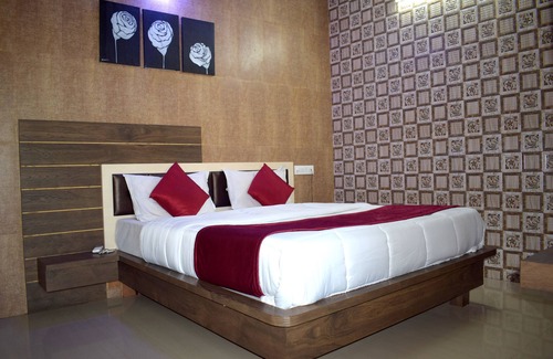 Dwarka Hotel | Sky Stays Heaven