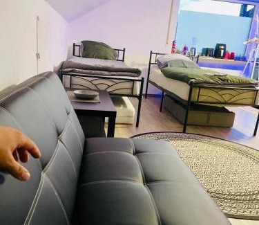 Magstadt Apartment | Sky Studio Apartment 1,5 Zimmer für 4 Leute Zentral 35qm S-Bahn Mercedes Benz