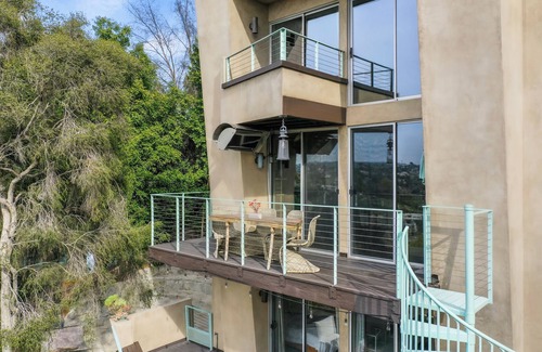 Silver Lake House | Skydeck 3-br house w gym, hot tub, amphitheater, Hwood sign, Griffith, lake view