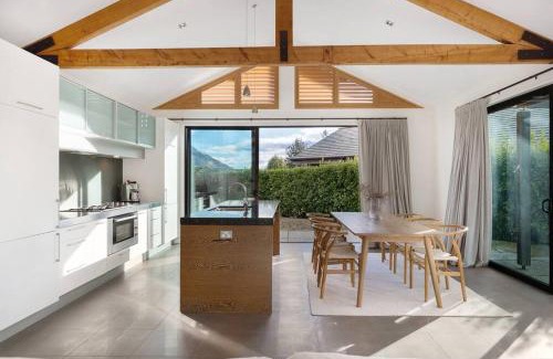 Jacks Point House | Skye Scape Luxury Retreat - Mountain Views