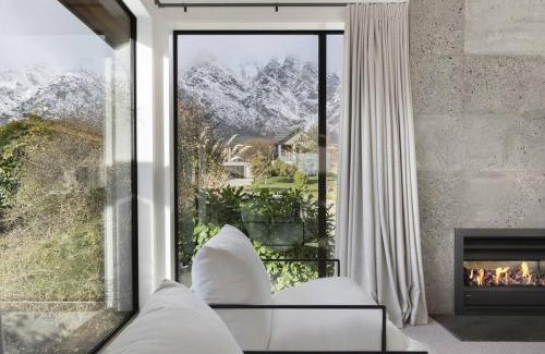 Jacks Point House | Skye Scape Luxury Retreat - Mountain Views