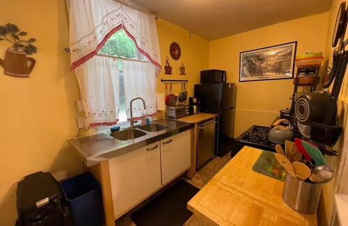 West Bridgewater Apartment | Skyeship House Condo with Hot Tub! - 1 Minute from Gondola - Sleeps 12 Easily