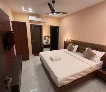 Gwalior Hotel | Skyfarm Resort