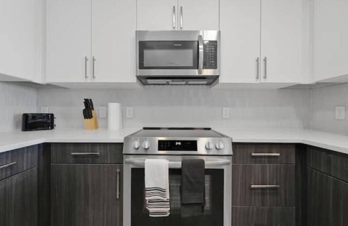 West End Apartment | SkyHigh Nashville/Rooftop Pool