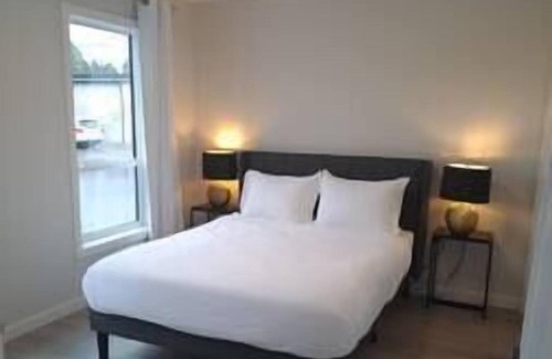 Central Okanagan House | Skylark Bungalow Family Home in Lake Country!