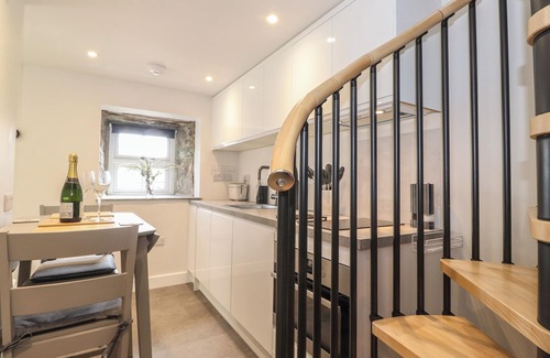 Ingleton House | SKYLIGHT RETREAT, pet friendly, with a garden in Ingleton