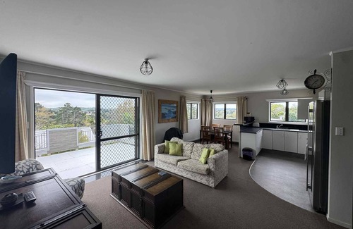 Raglan Apartment | Skyline Apartments Raglan (Upper Apartment)