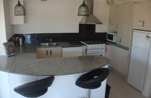 Raglan Apartment | Skyline Apartments Raglan (Lower Apartment)