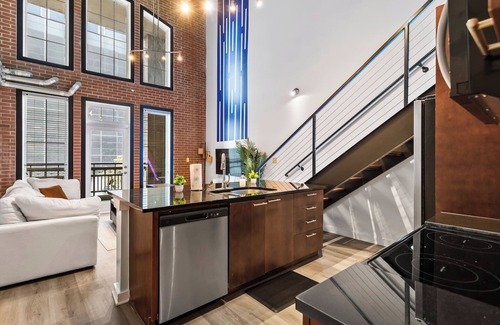 Atlantic Station Area Apartment | Skyline Balcony | 2BR Loft Midtown ATL