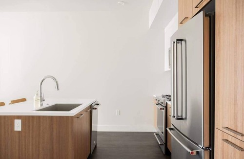 Highland Condo | Skyline Blue Modern Loft | Zuni Lofts